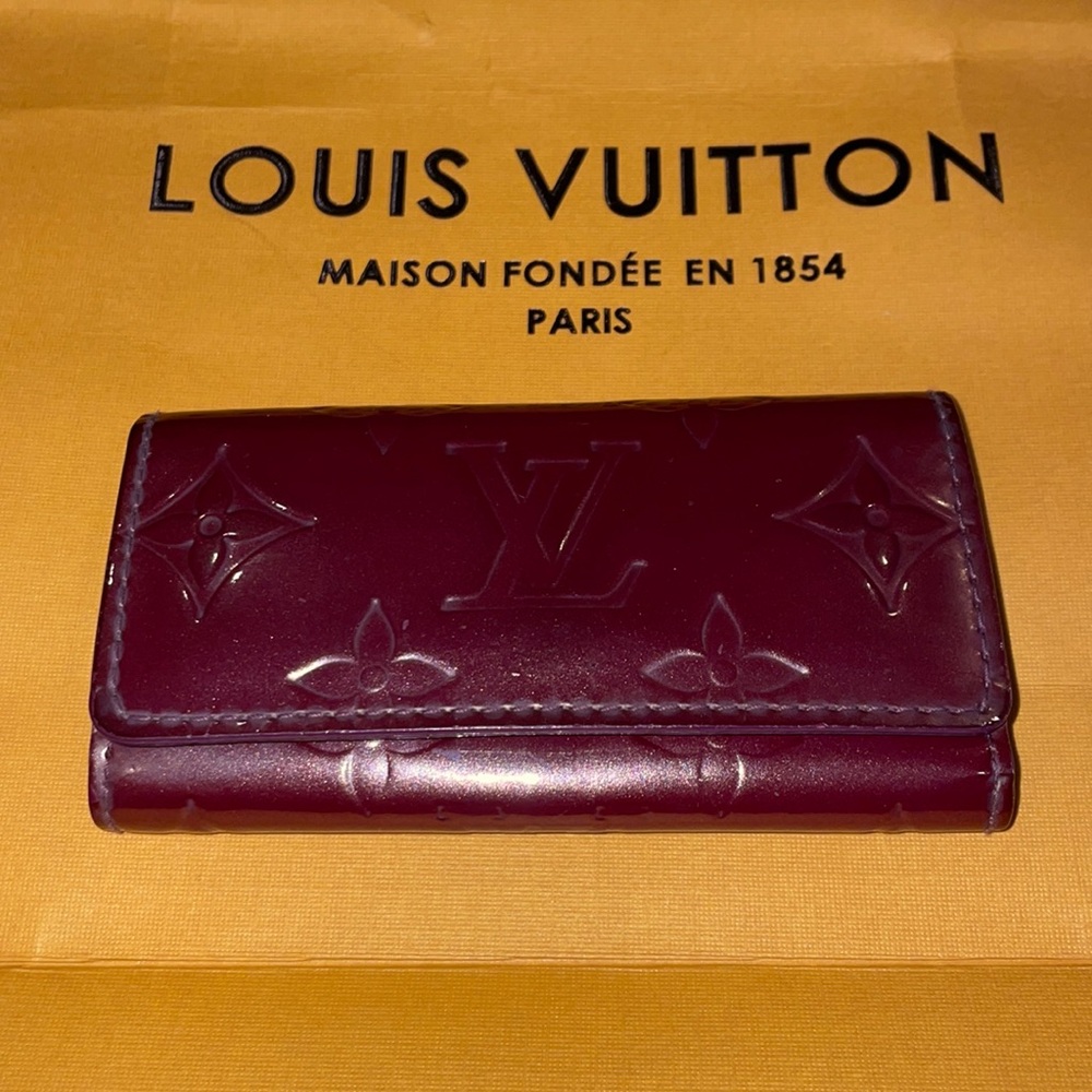 LV Louis Vuitton Vernis Key Holder Burgundy
